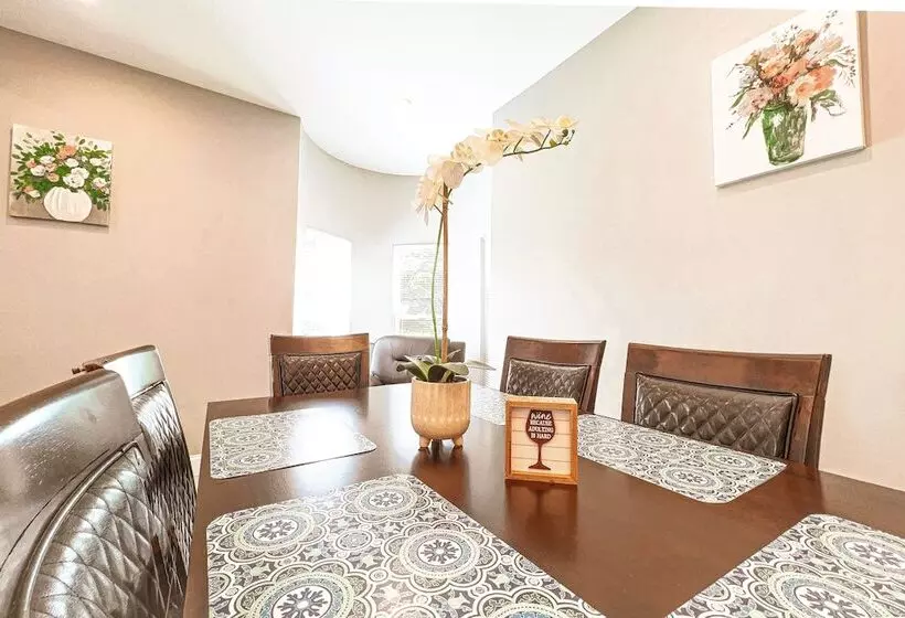 Group Friendly 6br Near Aquarium & Niagara Falls