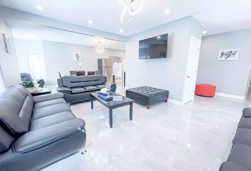 Group Friendly 6br Near Aquarium & Niagara Falls