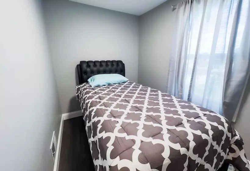 Group Friendly 6br Near Aquarium & Niagara Falls