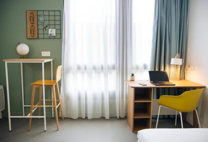 Twenty Business Flats Jouy En Josas