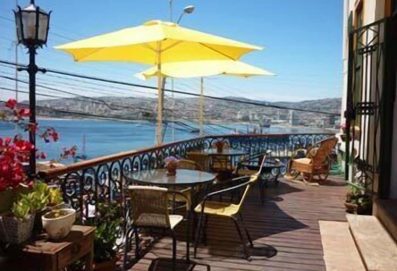 مسافرخانه Artilleria 199