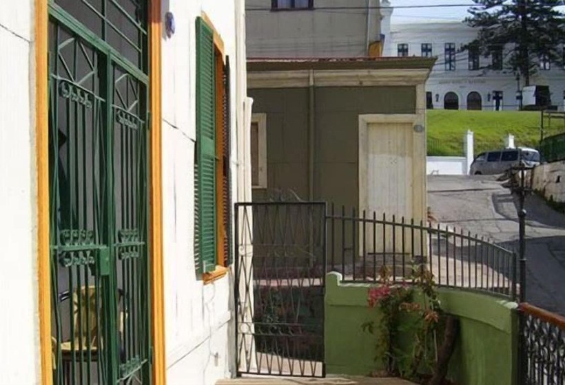 مسافرخانه Artilleria 199