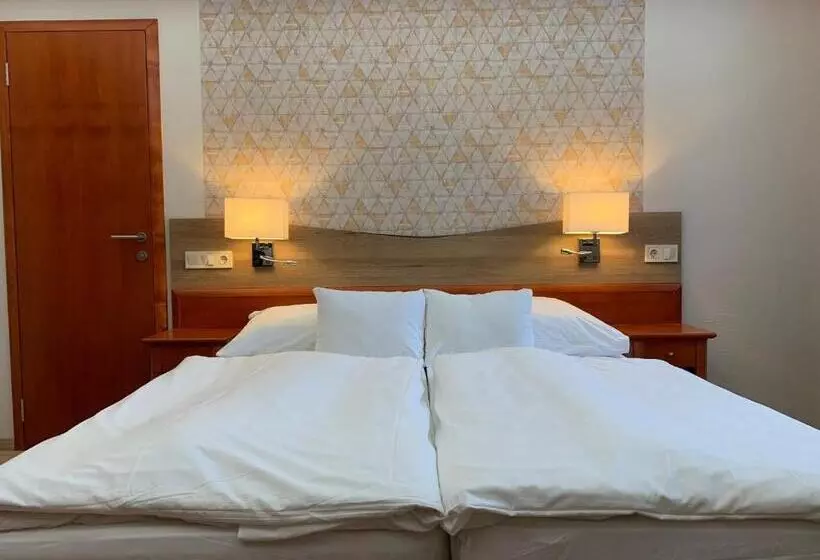 Gizella Hotel And Restaurant