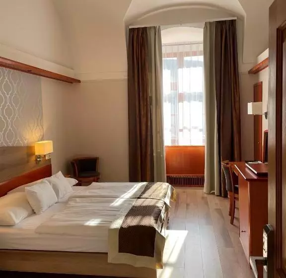 Gizella Hotel And Restaurant