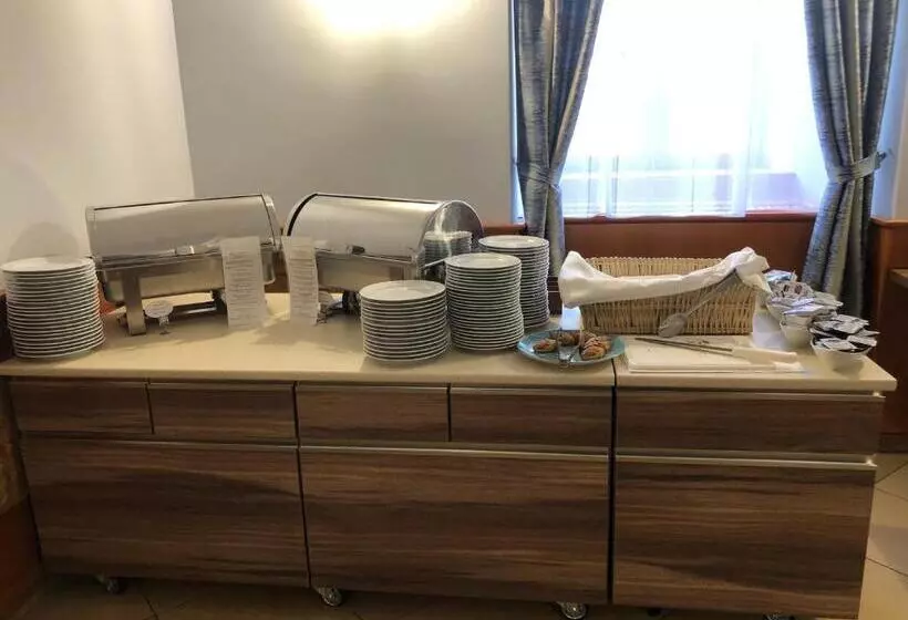 Gizella Hotel And Restaurant