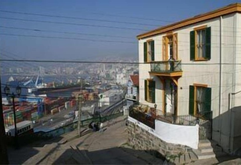 مسافرخانه Artilleria 199