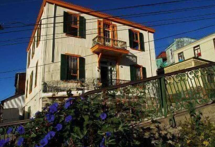 مسافرخانه Artilleria 199