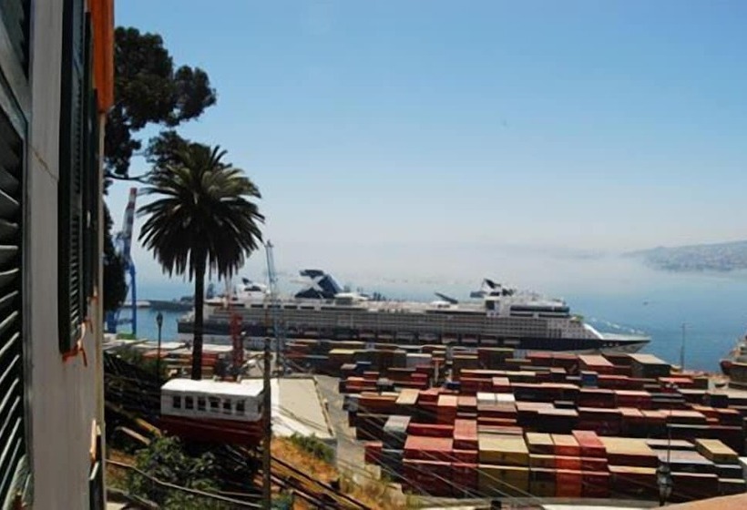 مسافرخانه Artilleria 199