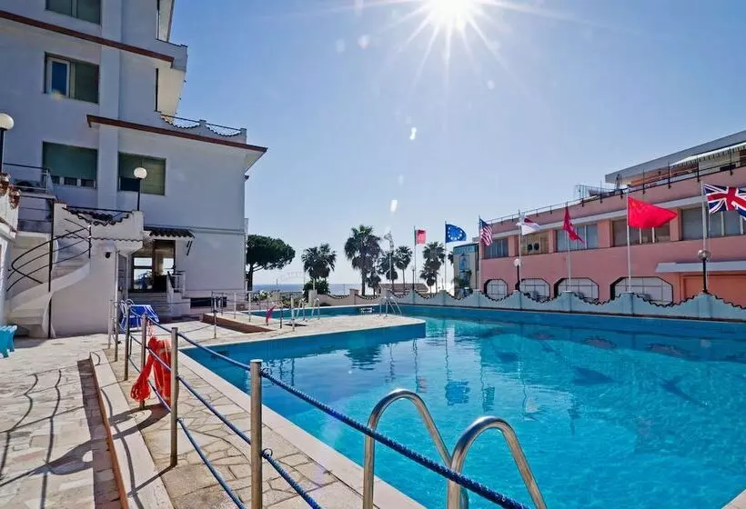 هتل Ariston Montecarlo