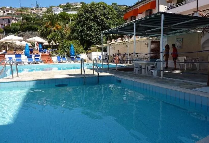 هتل Ariston Montecarlo