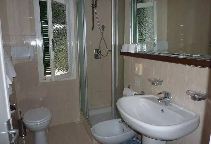 هتل Ariston Montecarlo