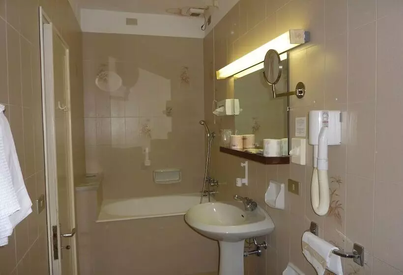 هتل Ariston Montecarlo