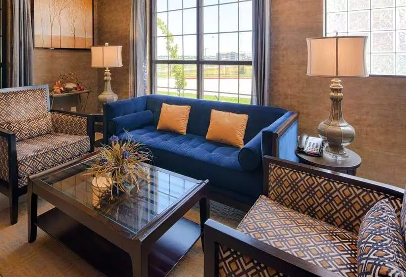 هتل Best Western Plus Emerald Inn & Suites