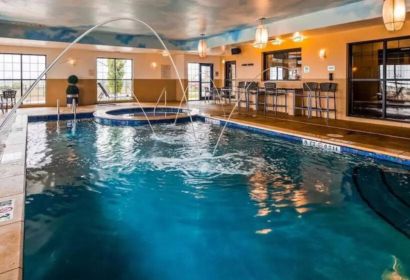 هتل Best Western Plus Emerald Inn & Suites