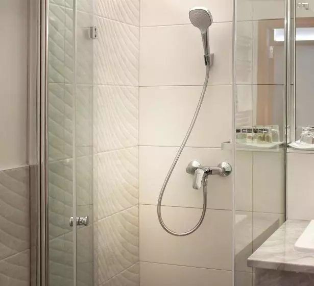 Gizella Hotel And Restaurant