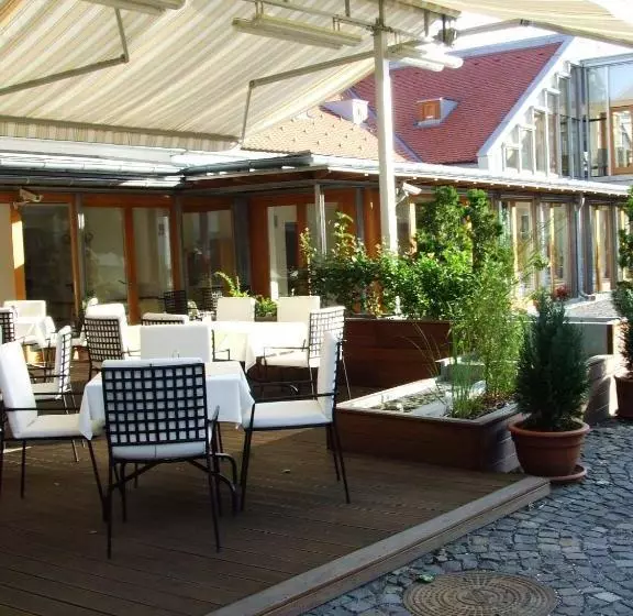 Gizella Hotel And Restaurant