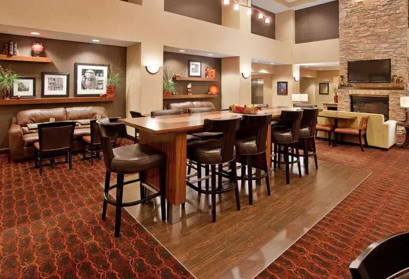 Отель Hampton Inn & Suites Watertown