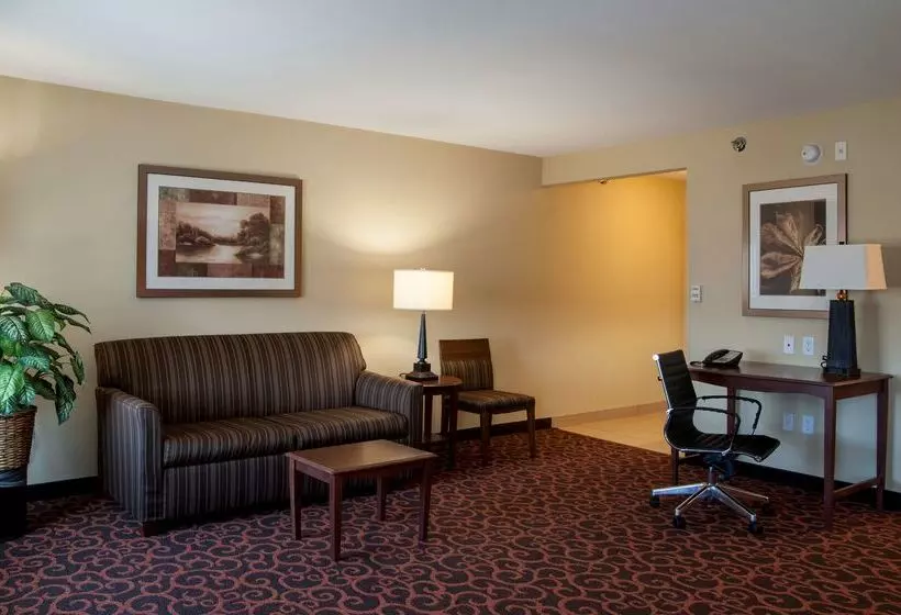 Отель Hampton Inn & Suites Watertown
