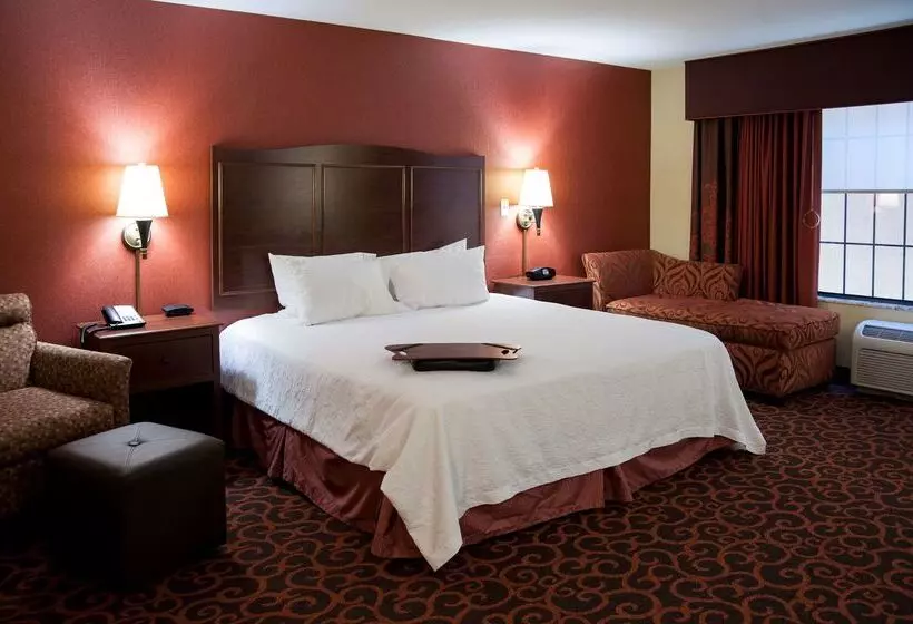 Отель Hampton Inn & Suites Watertown