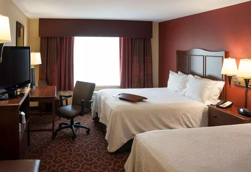 Отель Hampton Inn & Suites Watertown