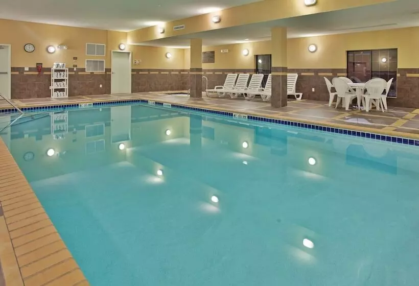 Отель Hampton Inn & Suites Watertown