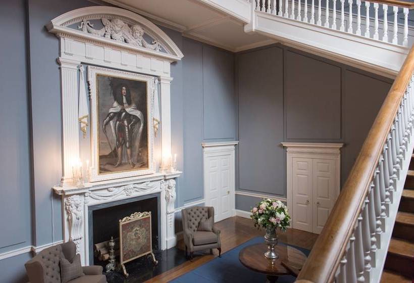 فندق Luttrellstown Castle Resort