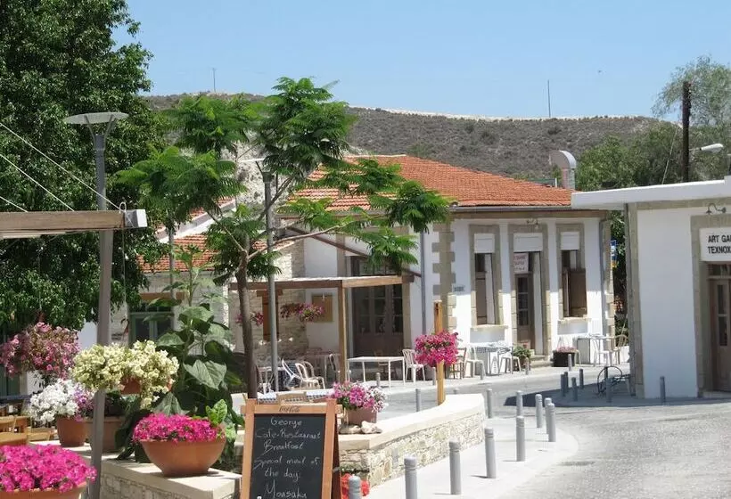 هتل Stratos Artdeco House