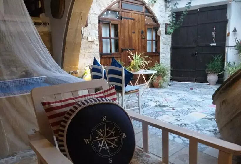 هتل Stratos Artdeco House