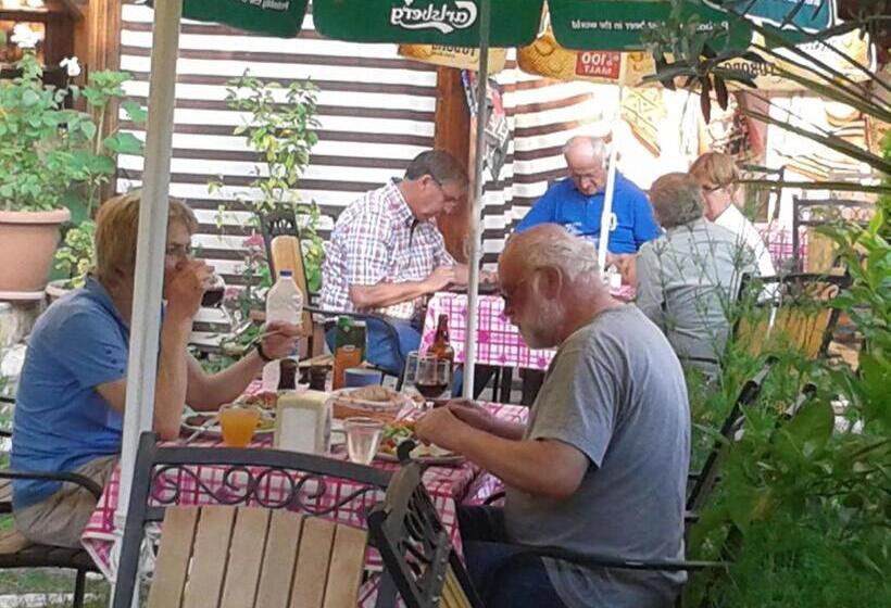 Пансион Akropolis Guest House