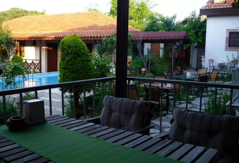 ペンション Akropolis Guest House