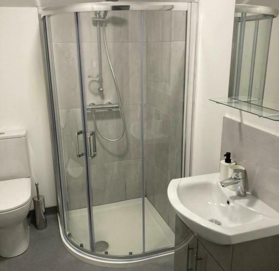 بنسيون Lir Lodge