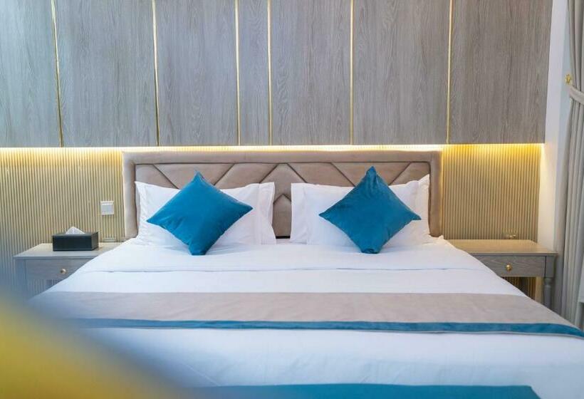 فندق الغيمة التاسعة