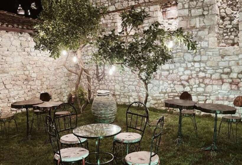 ホテル Tradita E Beratit