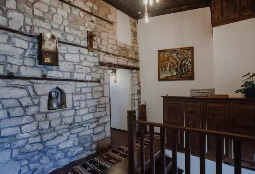 ホテル Tradita E Beratit