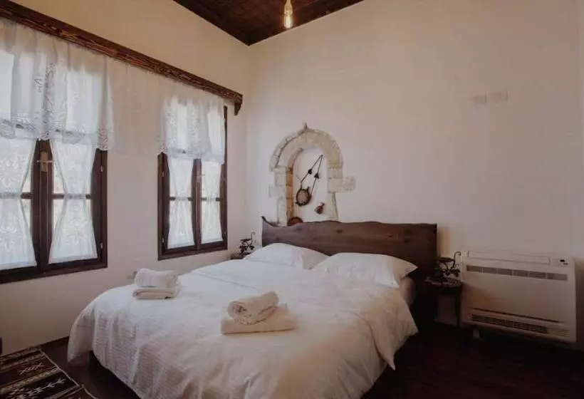 ホテル Tradita E Beratit