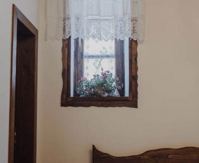 ホテル Tradita E Beratit