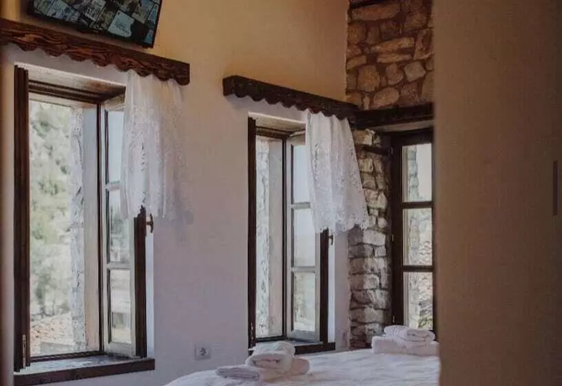 ホテル Tradita E Beratit