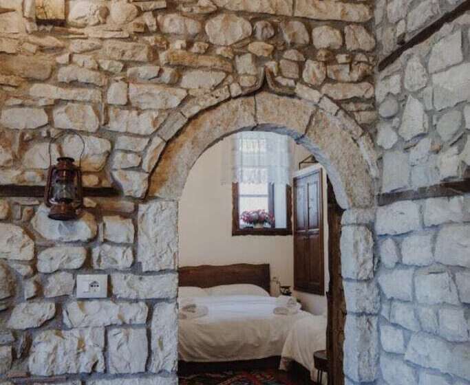 ホテル Tradita E Beratit