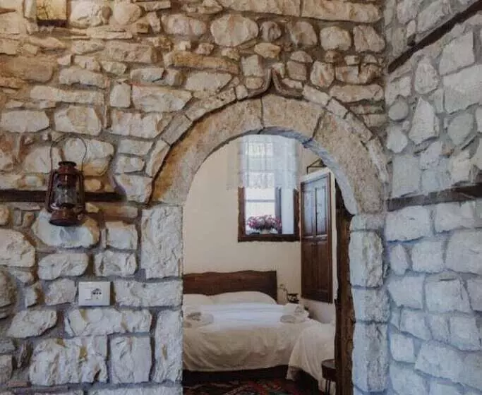 ホテル Tradita E Beratit