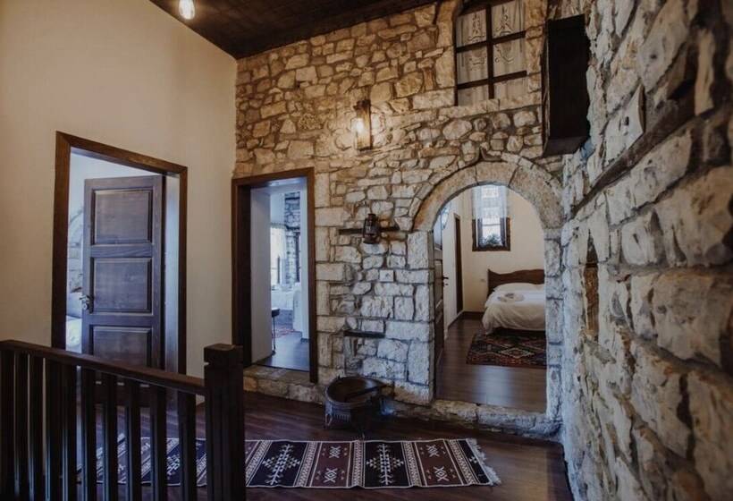 ホテル Tradita E Beratit