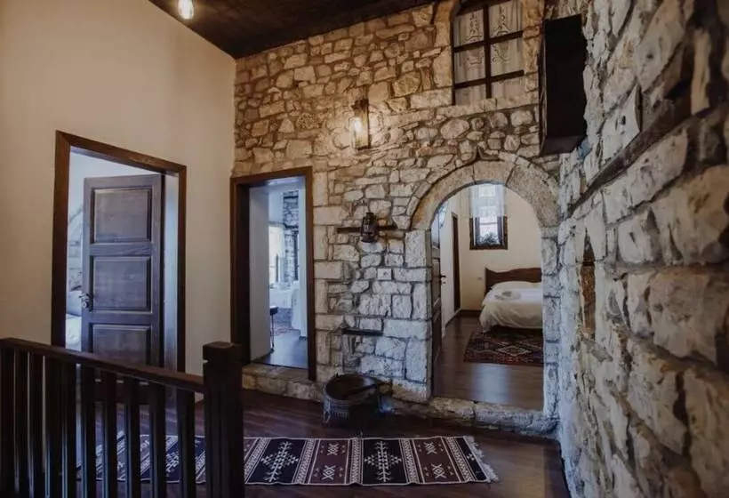 ホテル Tradita E Beratit