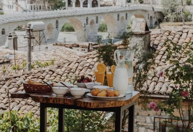 ホテル Tradita E Beratit