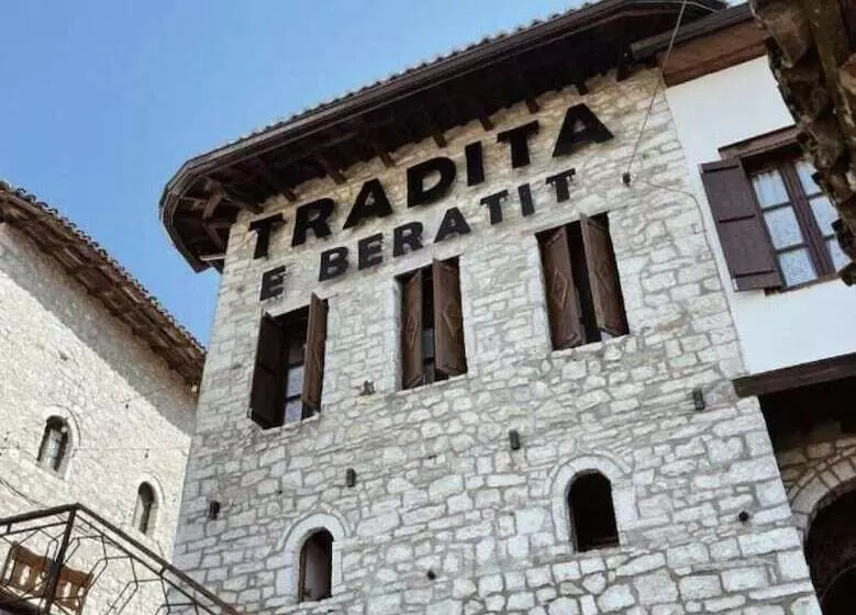 ホテル Tradita E Beratit