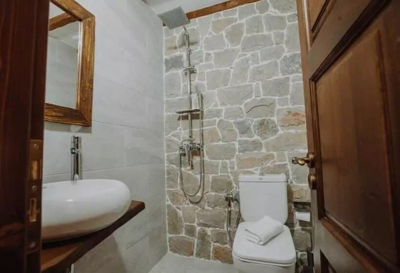 ホテル Tradita E Beratit