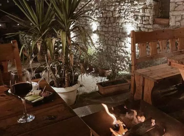 ホテル Tradita E Beratit