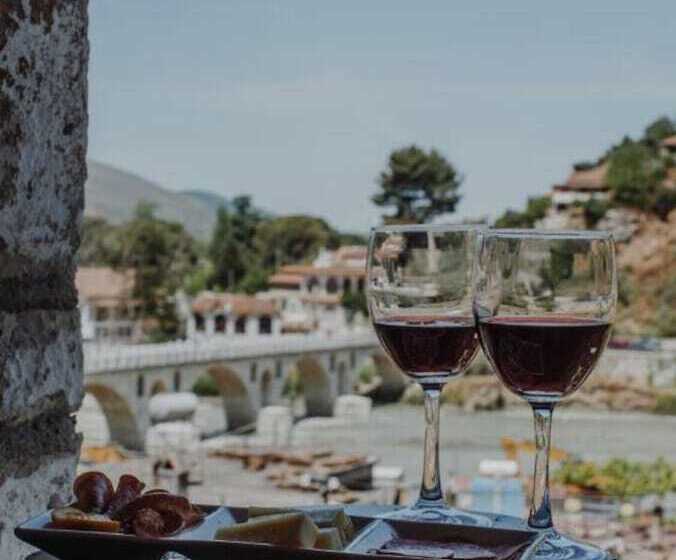 ホテル Tradita E Beratit