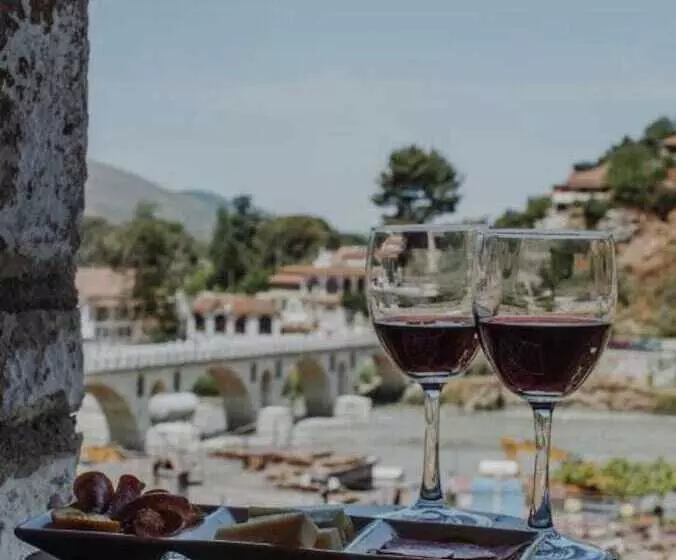 ホテル Tradita E Beratit