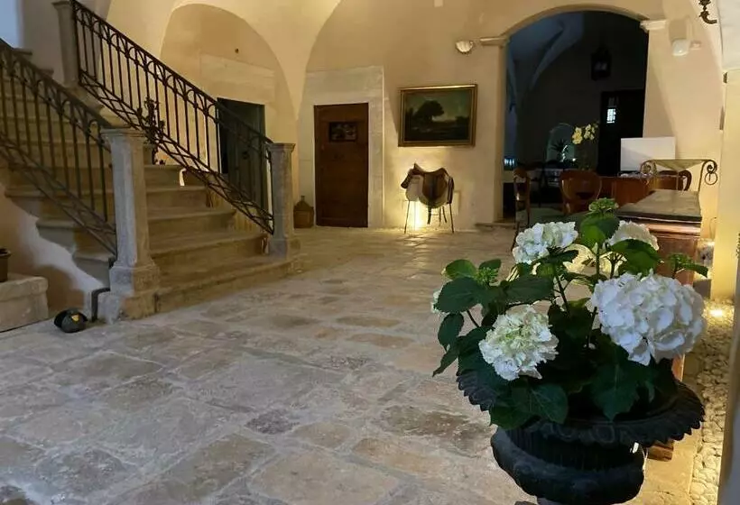 Majatalo Palazzo Laureano   Dimora Storica