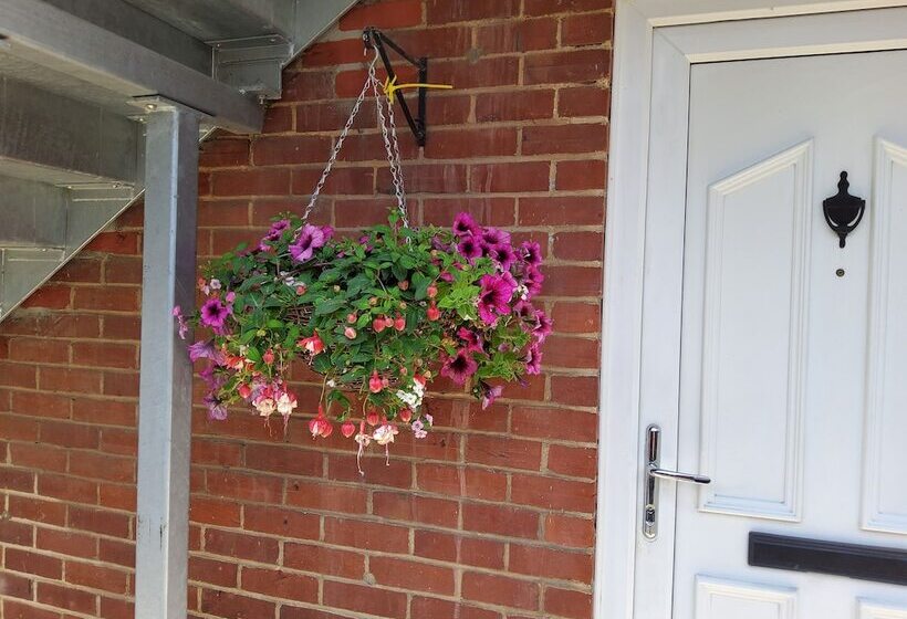 Charming 2 Bed Apartment Located In Elham Norwich