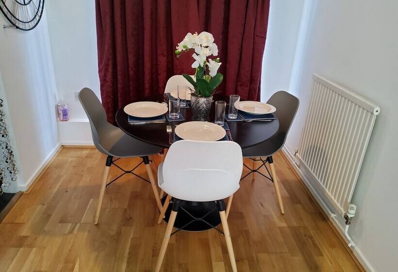 Charming 2 Bed Apartment Located In Elham Norwich